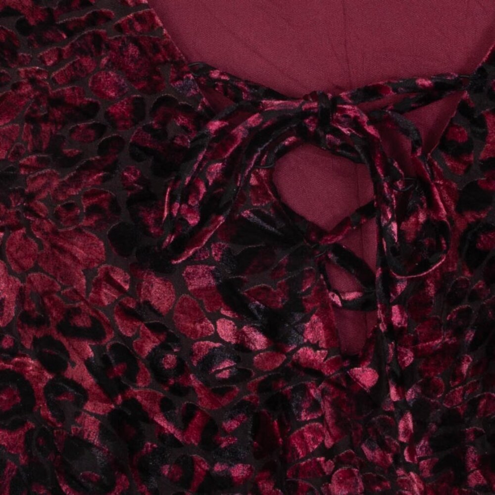 Venus‎ Womens Crushed Velvet Bell Sleeve Top Size L Red Black Dark Romantic Goth - Picture 4 of 8